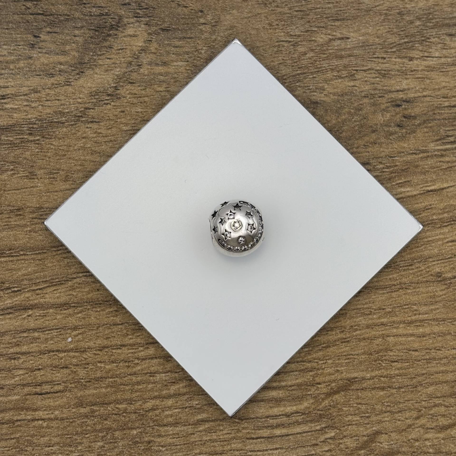 Ezüst gömb charm